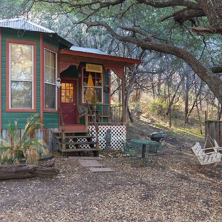 The Victorian Cottage At Creekside Camp & Cabins Marble Falls Kültér fotó