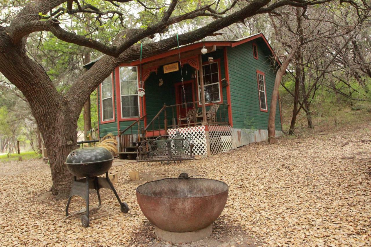 The Victorian Cottage At Creekside Camp & Cabins Marble Falls Kültér fotó