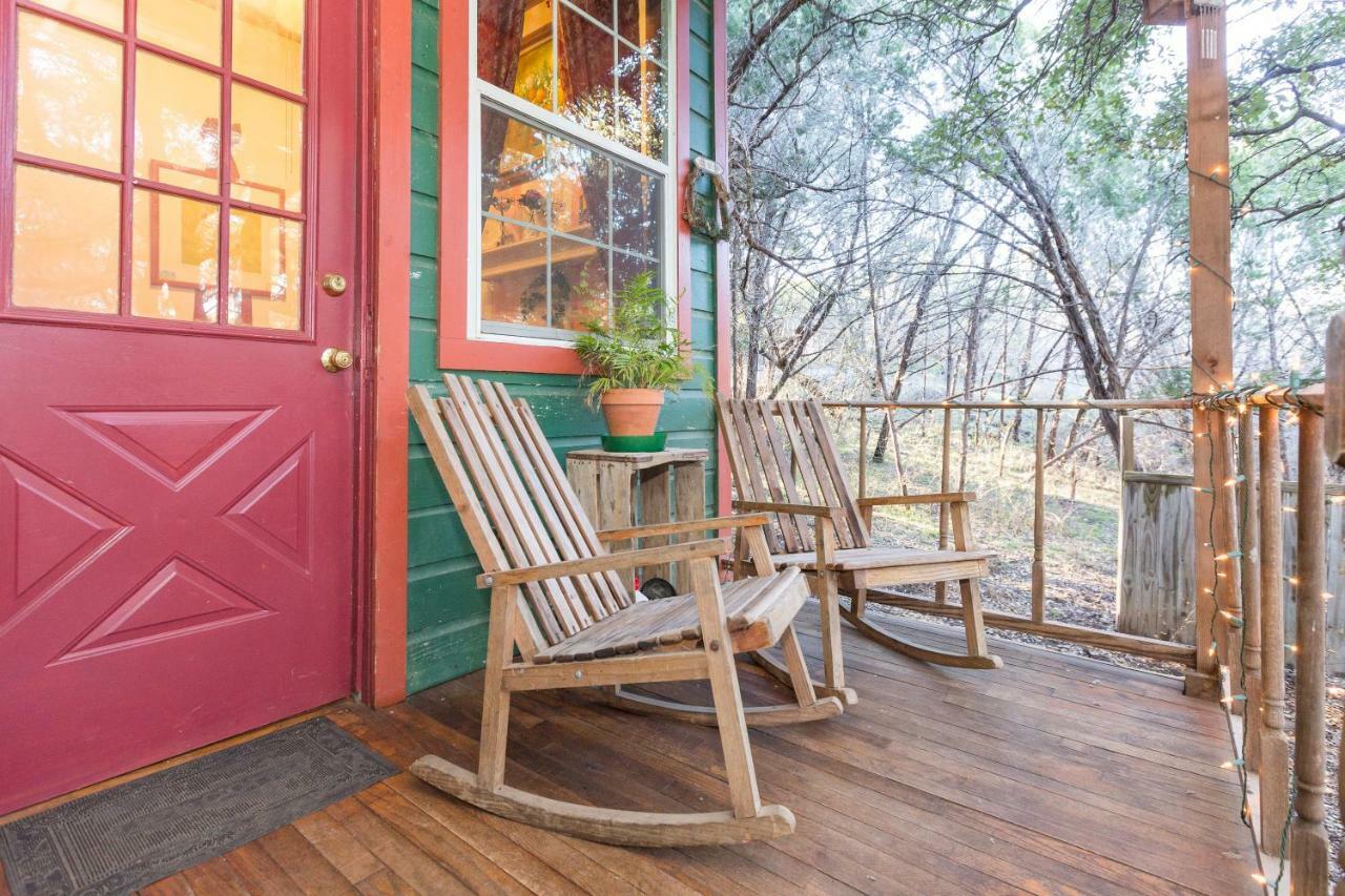 The Victorian Cottage At Creekside Camp & Cabins Marble Falls Kültér fotó