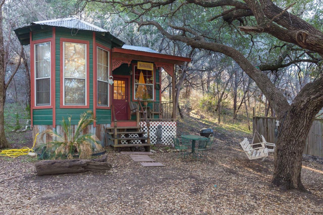 The Victorian Cottage At Creekside Camp & Cabins Marble Falls Kültér fotó